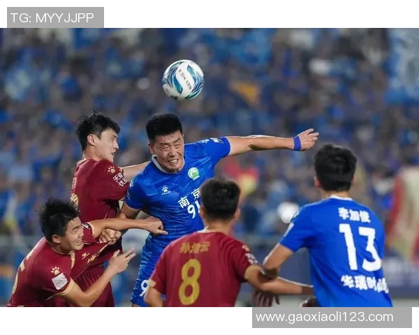 南京足球队在总决赛积分榜上以63分稳居第一名展现强劲实力